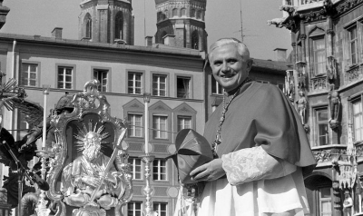 El Vaticano defiende a Benedicto XVI: 