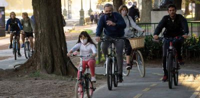 “No sé andar en bicicleta”: la confesión de muchos adultos y un programa para que se animen a aprender