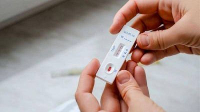 Comienzan a repartirse los autotest de coronavirus en farmacias porte�as