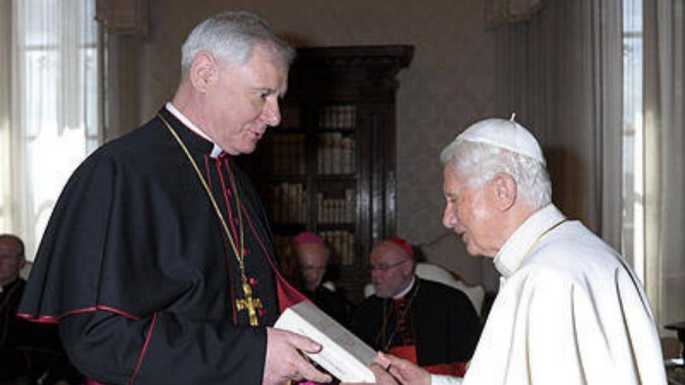 El cardenal Müller defiende a Benedicto de las acusaciones: «Es absolutamente grotesco»