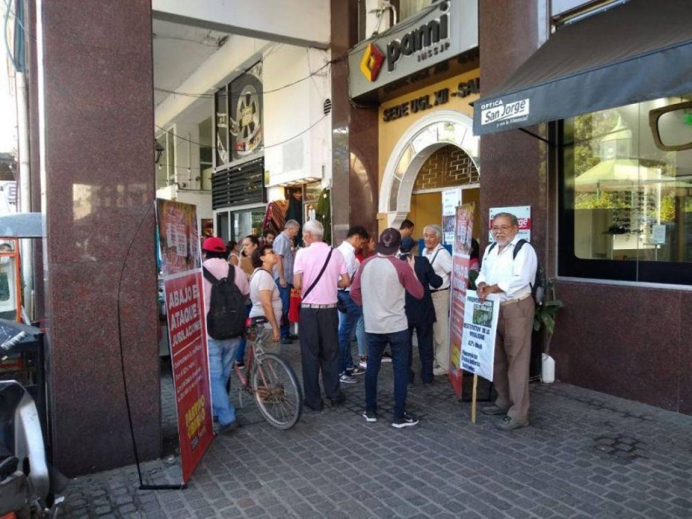 Hartos: jubilados de Salta protestarn en las puertas del PAMI