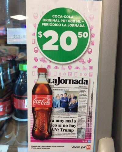 La Jornada vende sus periódicos con una Coca-Cola para que los compren y así resultó su acción promocional