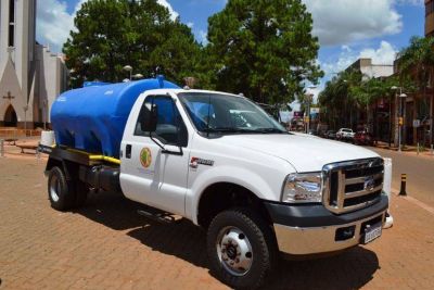 La provincia envió un nuevo camión cisterna para abastecer los barrios de agua debido a las roturas del acueducto