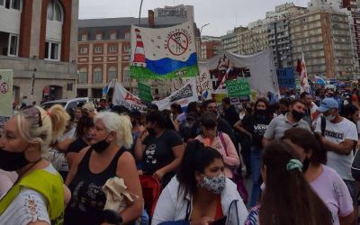 Masiva movilizaci�n en Mar del Plata en contra de la explotaci�n petrolera