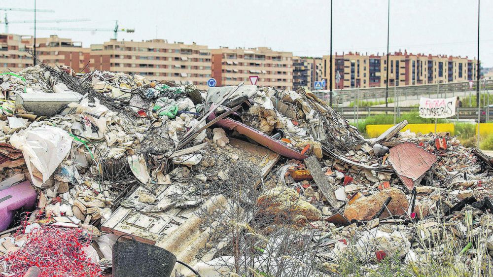 Alicante retira 3.700 toneladas de escombro al ao de vertidos ilegales y limpieza de solares