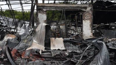 Se incendió una fábrica de plásticos en Moreno