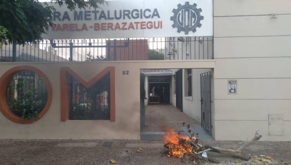 Tensi�n en la UOM: trabajadores le toman la seccional al �Barba� Guti�rrez por conflicto en empresa de Florencio Varela