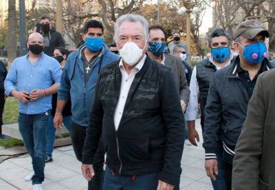Barrionuevo convoc� a votar el 15 de marzo para definir la nueva conducci�n del gremio gastron�mico porte�o, pero Cama�o todav�a explora la v�a judicial y pone en duda su participaci�n