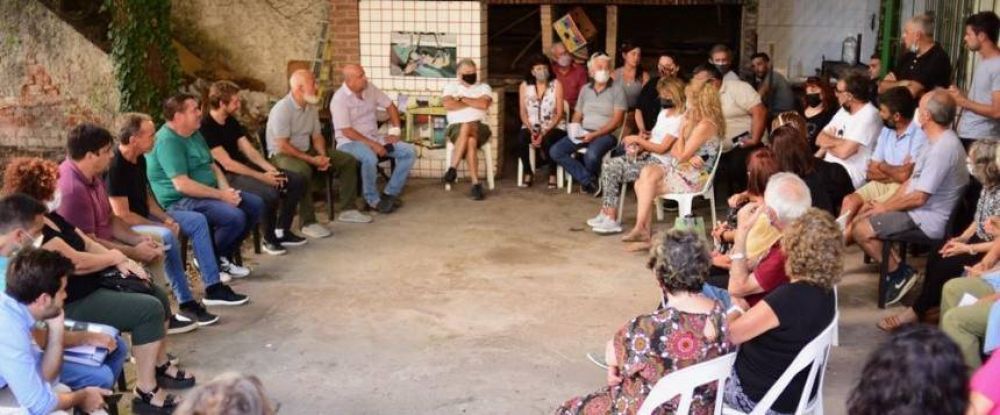 Montenegro se reuni con vecinos del barrio Bosque Alegre