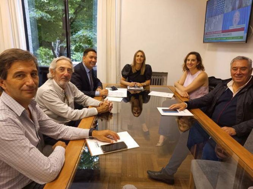 Autoridades de UCIP visitaron a la nueva presidenta del Concejo Delberante
