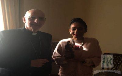 Mons. Olivera visitó a la Embajadora Argentina ante la Santa Sede, a quien le obsequió la imagen de Brochero
