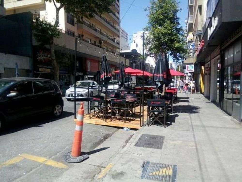 Siguen apareciendo decks en el microcentro de la ciudad