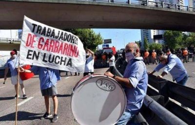 Trabajadores de Garbarino se movilizan a Plaza de Mayo y piden intervención del Estado