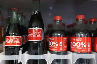 La mayor embotelladora de Coca-Cola duplica los beneficios tras la integración de la australiana Amatil