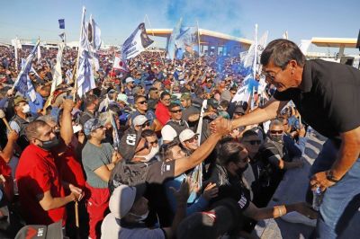 Petroleros consigui que Fox Petrol diera prioridad laboral a ex empleados de la refineras