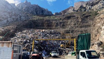 El Brexit provoca que 3.000 toneladas de residuos se apilen junto a una playa de Gibraltar