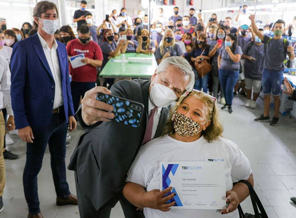 El Presidente visit� f�brica textil de Lugano que transformar� 140 planes sociales en empleo genuino