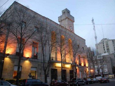 Al aprobarse el nuevo Presupuesto Montenegro ganar� $859.293,92 y sus secretarios $483. 353,83