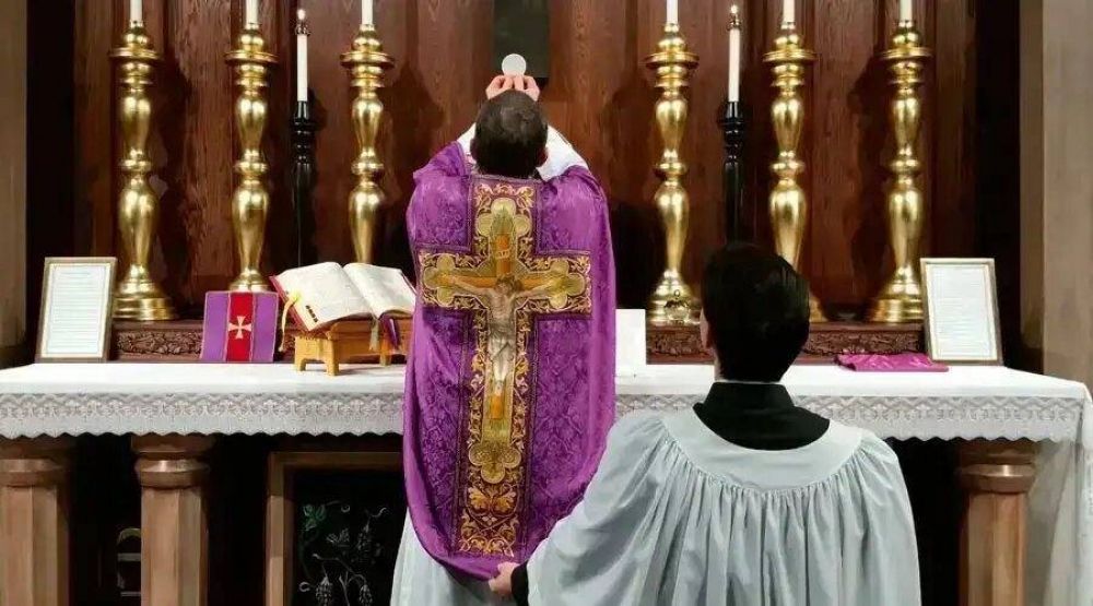 Papa Francisco permite a fraternidad sacerdotal celebrar Misa en latn