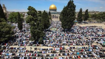 Más de 65 mil fieles realizaron la oración del viernes en la Mezquita Al-Aqsa