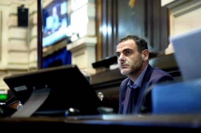 Desde Juntos, Urreli apunta a la 