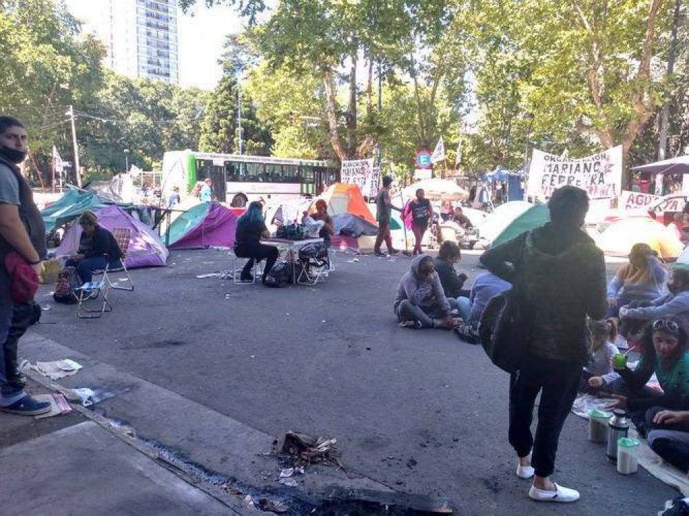 Acampe en la Comuna por tiempo indefinido: �estamos muertos de hambre�
