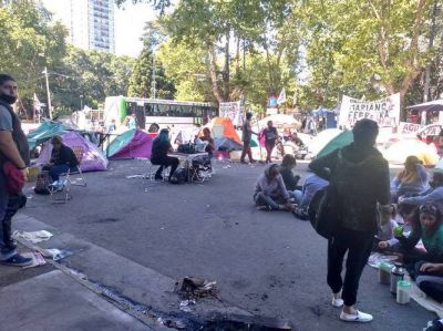 Acampe en la Comuna por tiempo indefinido: �estamos muertos de hambre�