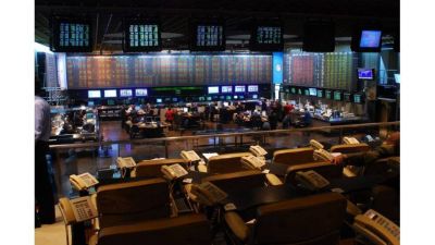 Rusia ataca Ucrania: caen los bonos y acciones argentinas en el S&P Merval y Wall Street