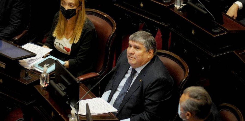 Envuelto en tensiones, el bloque oficialista del Senado insiste en esperar �la letra� del acuerdo para definir c�mo votar