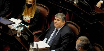 Envuelto en tensiones, el bloque oficialista del Senado insiste en esperar �la letra� del acuerdo para definir c�mo votar