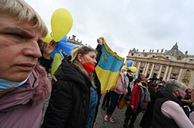 El Papa fue a la embajada rusa preocupado por víctimas en Ucrania