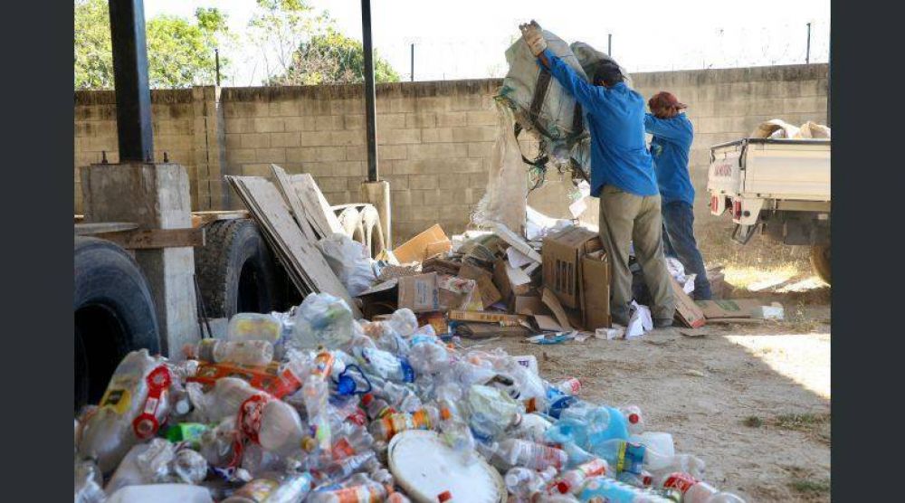 Estados Unidos dona $1.1 millones para mejorar recoleccin de residuos slidos en cinco municipios