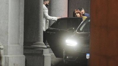 Cristina intervino para que no renuncie Manzur, muy molesto con Alberto
