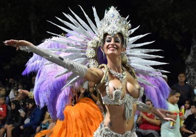 Chivilcoy vivió la fiesta del Carnaval en la Plaza Principal