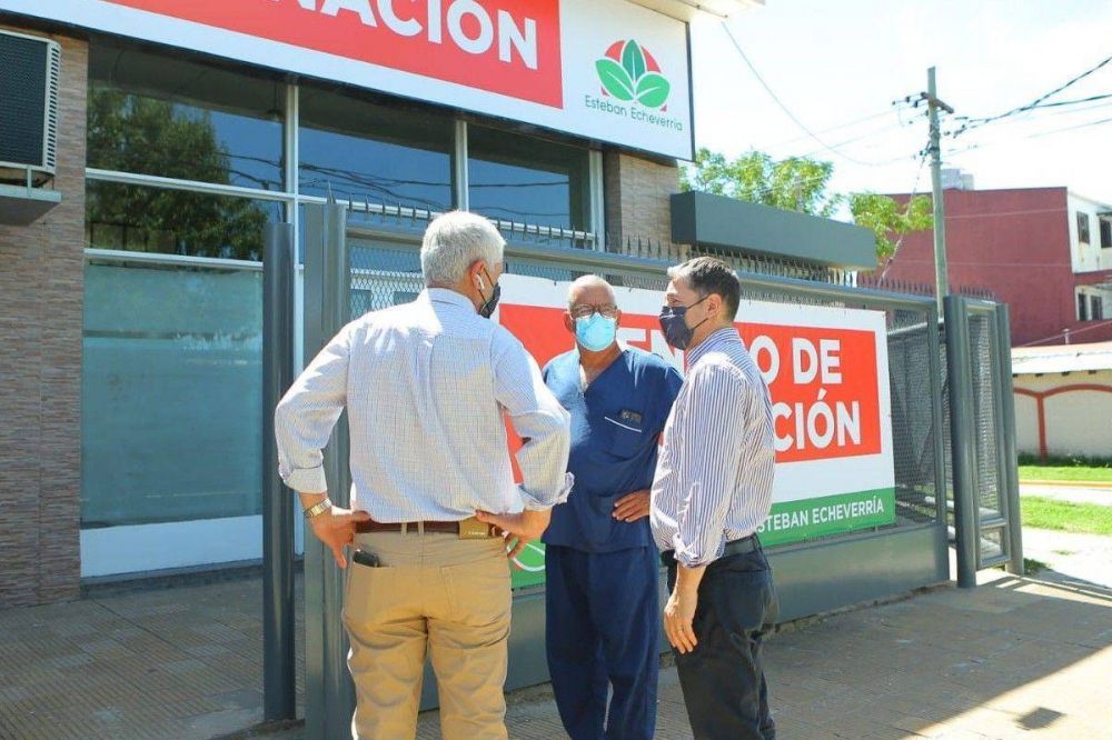 Esteban Echeverra: Fernando Gray recorri dos nuevas sedes de vacunatorios covid-19