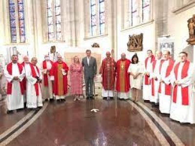 Mons. Fern�ndez inaugur� en La Plata la exposici�n de la S�bana Santa