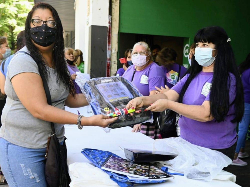 Merlo: Ms de 20 mil estudiantes recibieron su mochila con los tiles necesarios para iniciar las clases