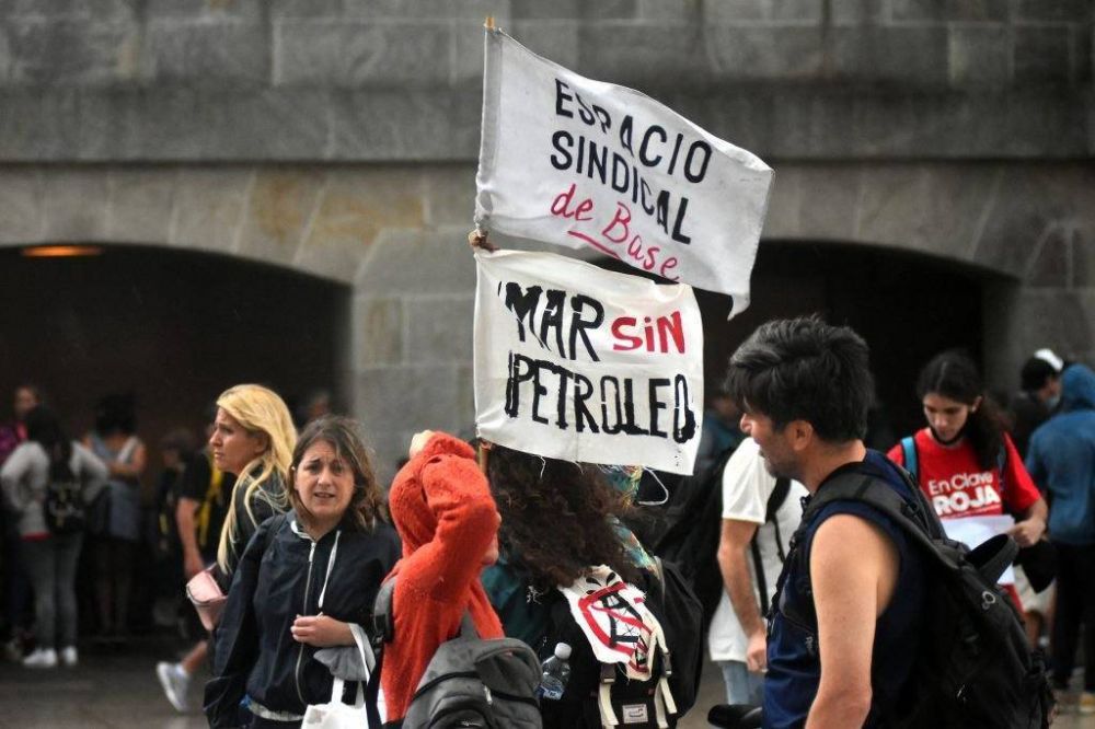 Nueva marcha contra la explotaci�n petrolera