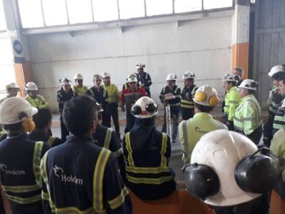 Por falta de acuerdo salarial, trabajadores de cementeras en estado de alerta