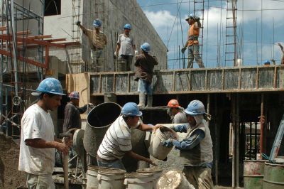 Informe indica que el sector de la construcción genera casi 400.000 puestos de trabajo