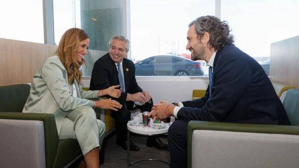 Alberto Fernndez chate con CFK por los incidentes y evalu la votacin en el vuelo a Chile