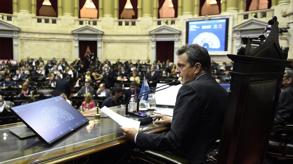 Para los movimientos sociales oficialistas, el voto de Mximo Kirchner contra el acuerdo con el FMI los benefici y debilit a La Cmpora de cara a 2023