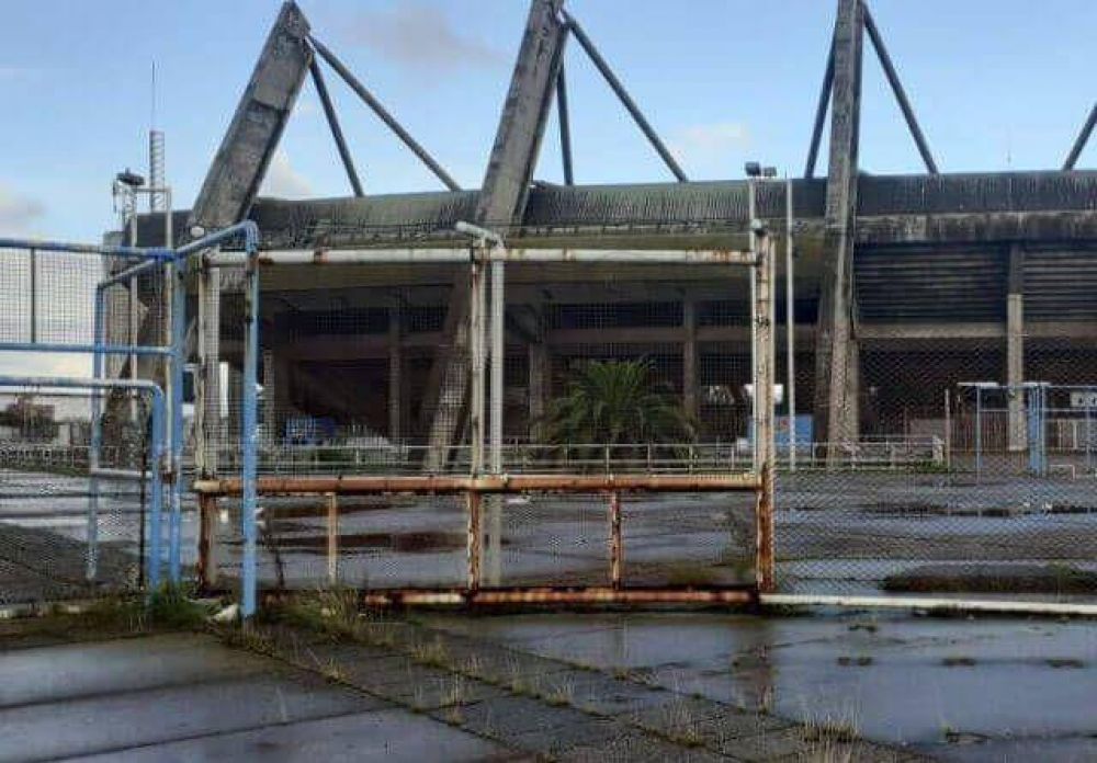 El Estadio Jos Mara Minella de mal en peor