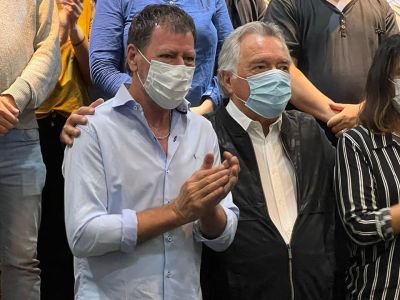 Barrionuevo reaparece para bancar a su candidato en la disputa con Camaño, mientras espera la resolución judicial