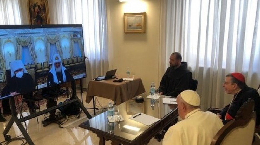 Francisco y Kirill apuntalan las negociaciones por la paz con una in�dita teleconferencia
