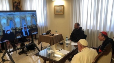 Francisco y Kirill apuntalan las negociaciones por la paz con una in�dita teleconferencia