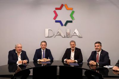 Fernando Gray firmó un convenio con el presidente de la DAIA
