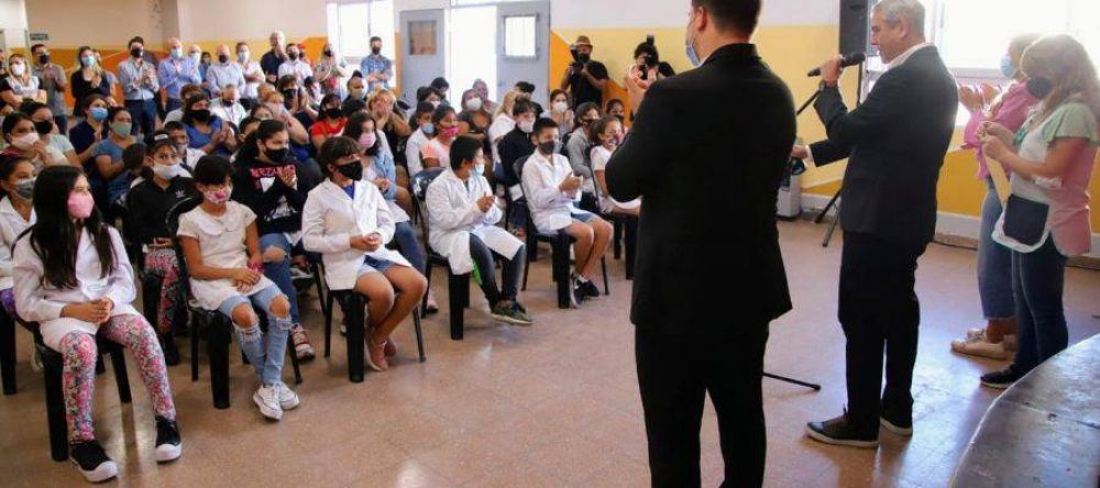Avellaneda: La Escuela Primaria de Isla Maciel inaugur sus renovadas instalaciones