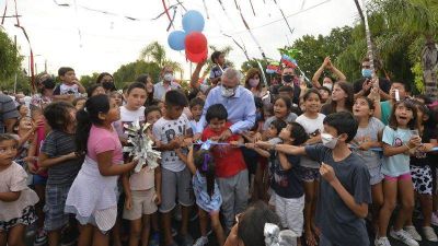 Julio Zamora inauguró una nueva plazoleta en Troncos del Talar