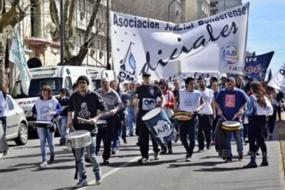 Kicillof ofreci un 40% de aumento a judiciales y se acerca a un acuerdo